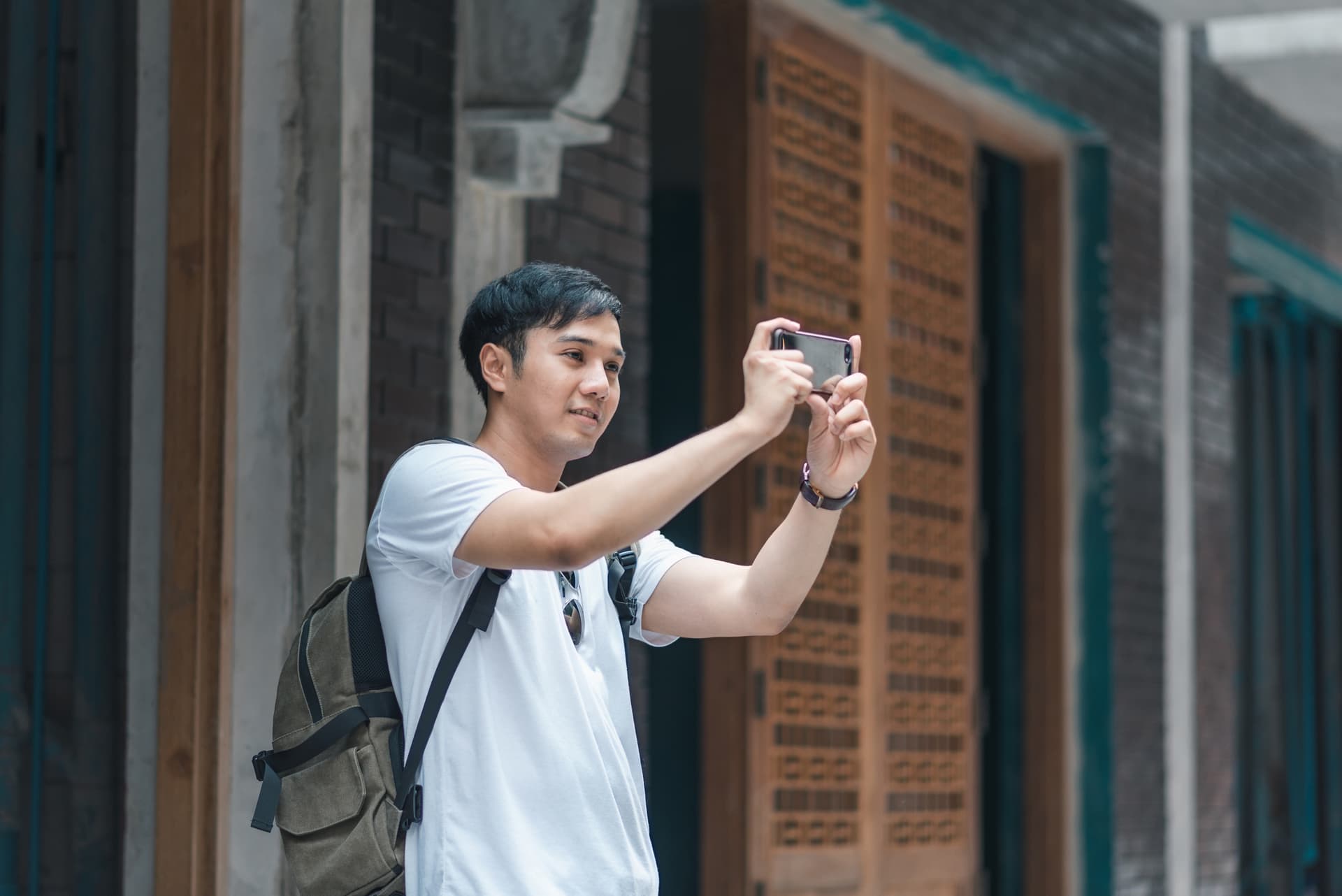 How to Use eSIM for International TravelImage