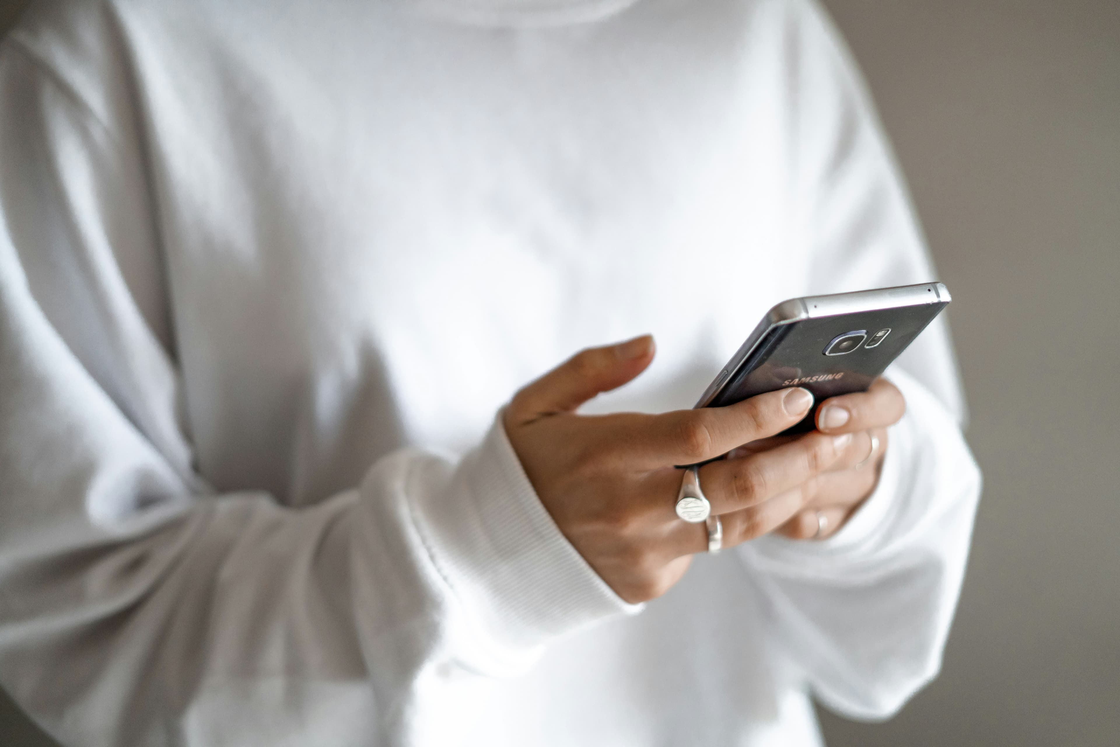 Cara memeriksa apakah perangkat Anda mendukung eSIM